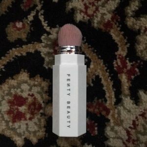 FENTY CONTOUR BRUSH